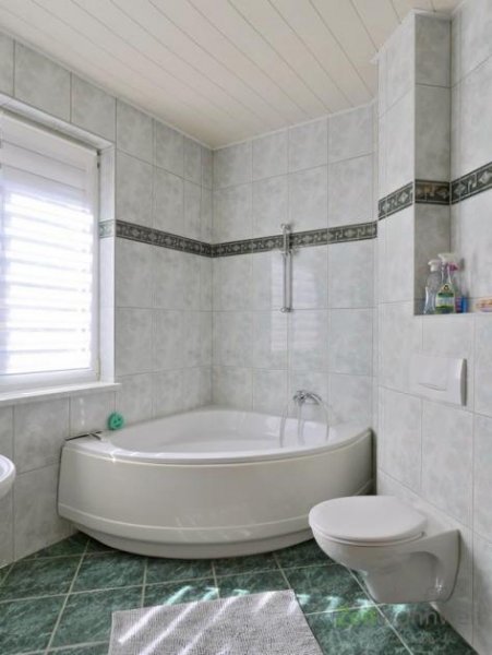 Ichtershausen (EF0441_M) Arnstadt: Amt Wachsenburg, möblierte 3-Zimmer-Wohnung mit Balkon, Stellplatz, WLAN und Reinigungsservice Wohnung