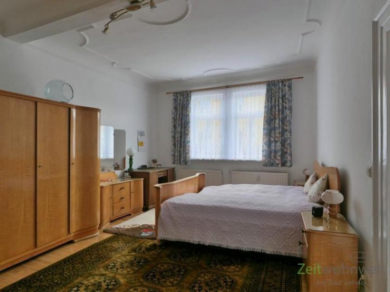 Gotha (EF1260_M) Gotha: Gotha, große möblierte Wohnung in historischem Stadthaus direkt am Hauptmarkt Wohnung mieten