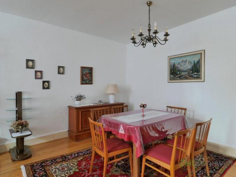 Gotha (EF1260_M) Gotha: Gotha, große möblierte Wohnung in historischem Stadthaus direkt am Hauptmarkt Wohnung mieten