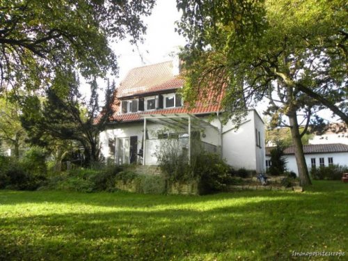 Leinfelden-Echterdingen Immobilien Freestanding single family house with very big yard in Musberg! Freistehendes EFH in Musberg mit sehr gr. Garten zu vermieten. 