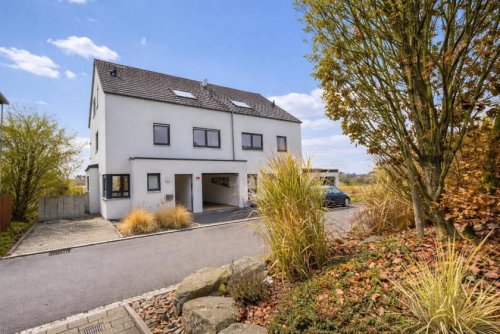 Holzgerlingen Immo Holzgerlingen DHH - attached single family house! Available in June Haus 