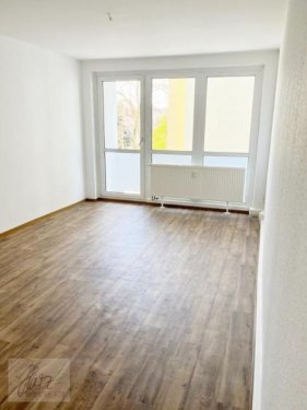 Dresden Wohnungen ***HELLE 2-ZIMMER-EIGENTUMSWOHNUNG MIT LOGGIA IN DRESDEN LAUBEGAST*** – gepflegt, charmant und mit viel Wohngefühl Wohnung
