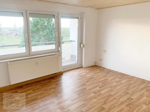 Wülknitz (Landkreis Meißen) Wohnungen ***AB SOFORT ZU VERKAUFEN*** 1-Raumwohnung mit großzügigem Balkon, Einbauküche und Tageslichtbad mit Dusche Wohnung kaufen