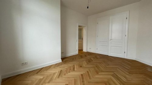 Leipzig Gewerbe Neusanierte, großzügige Gründerzeit 5-Zimmer mit Stuck, 2 Bädern, Balkon & Garten in Bestlage Gewerbe kaufen