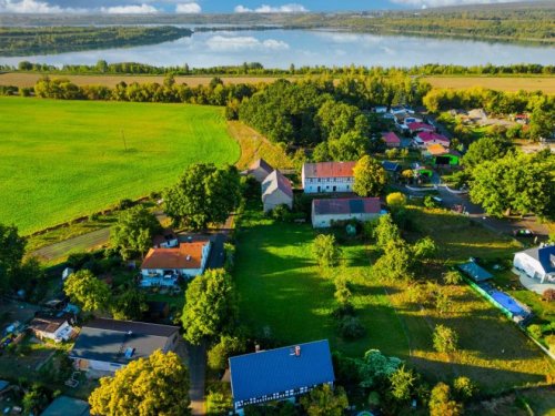 Borna Immobilien Zwischen zwei Seen eingebettet - wunderschönes Grundstück Grundstück kaufen