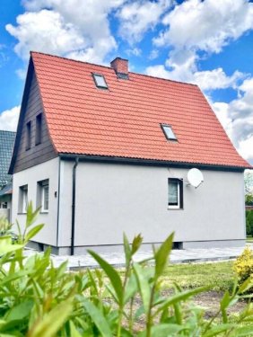 Merseburg Häuser Tolle DHH in absolut ruhiger Lage+großer Garten+Doppelgarage+Brunnen+Kamin+EBK Haus kaufen