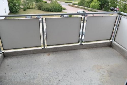 Leuna Immobilien Gemütliche und gut vermietete 3-Zimmer mit Balkon, Wannenbad und Stellplatz in ruhiger Lage! Gewerbe kaufen