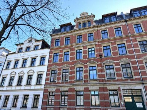 Zwickau Vermietete 2-Raumwhg. in zentrumsnaher Lage! Großer Südbalkon, EBK, Tageslichtbad u. Stpl.! Wohnung kaufen