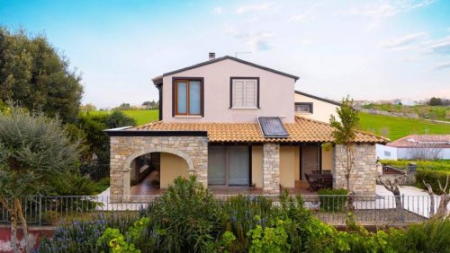 Villanovafranca Immobilien Villanovafranca Villa auf 3 Ebenen Haus kaufen