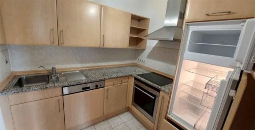 Chemnitz Immobilienportal Großzügige und vermietete 2-Zimmer mit Wannenbad, Balkon, Aufzug, Tiefgarage und EBK Gewerbe kaufen