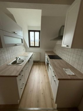 Chemnitz Gewerbe Immobilien Große 3-Zimmer Maisonette mit Einbauküche, zwei Bädern, Stellplatz und Laminat in ruhiger Lage! Gewerbe kaufen
