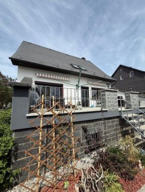 Grüna Hausangebote Bezugsfertiges Einfamilienhaus mit großem Blk, Garage, 2 Bädern und sonnigem Grundstück Haus kaufen