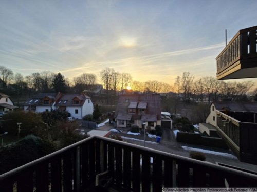 Hohenstein-Ernstthal Etagenwohnung Gemütliche 2-Raum-Wohnung mit Balkon, Einbauküche und Blick ins Grüne Wohnung kaufen