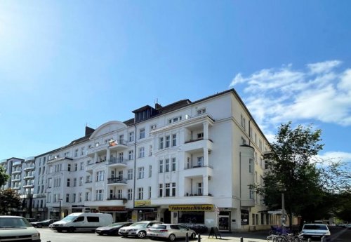 Berlin Immobilienportal Bezugsfreie, helle 
Altbauwohnung
im schönen Prenzlauer Berg
-Fernwärme- Wohnung kaufen