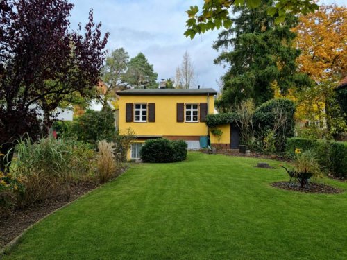 Berlin Grundstücke Seltene Gelegenheit: 
gut geschnittenes Südwest-Grundstück 
mit kleinem Einfamilienhaus Grundstück kaufen