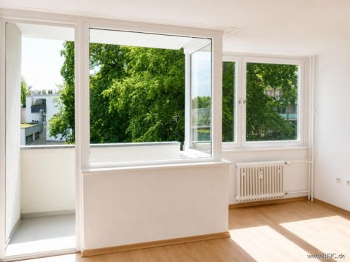 Berlin Wohnung Altbau bezugsfreies Apartment im Grünen, mit S/W-Balkon und Garage Wohnung kaufen