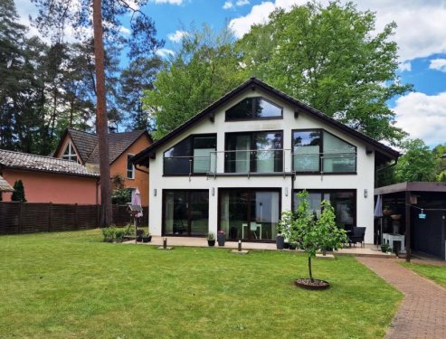 Schönwalde-Glien Immobilien Exklusives Einfamilienhaus in traumhafter Lage vor den Toren Berlins Haus kaufen