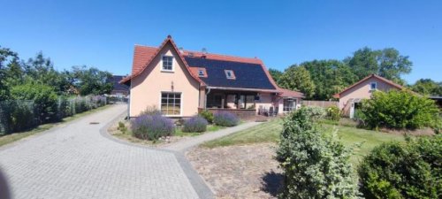 Loitz Immobilien ObjNr:B-19725 - Für Pferdeliebhaber mit 4 Pferdeboxen ein hochwertiges Landhaus mt Nebengebäude Haus kaufen