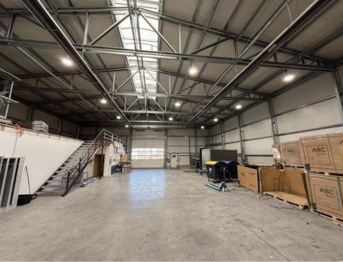 Eutin Gewerbe Immobilien Neuwertige Lagerhalle mit Bürotrakt im Gewerbegebiet von Eutin zu verkaufen Gewerbe kaufen