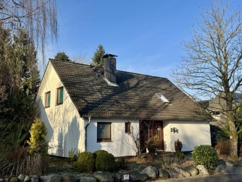 Heide Haus Exklusives Wohnen in Sackgassenlage: Gepflegtes Haus mit Galerie, Kamin und Garten in Heide-Ost Haus kaufen
