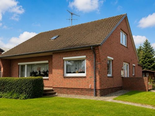 Albersdorf (Kreis Dithmarschen) Häuser Einfamilienhaus mit großem Garten und Garage mit Werkstatt in Albersdorf Haus kaufen