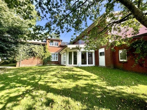 Hennstedt (Kreis Dithmarschen) Immobilien Charmantes Bauernhaus in Hennstedt, Eidernähe mit 2 Wohnungen, Halle und weitläufigem Grundstück Haus kaufen