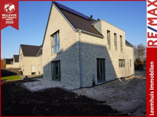 Oldenburg Häuser * ca. 19 Km vor Oldenburg * KfW-Fördermittel möglich/Förderfähig! * KW 40 * Wärmepumpe * Photovoltaik * Neubau* gebaut *