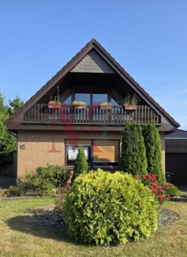Friedeburg Immobilien Großzügiges Einfamilienhaus mit Einliegerpotenzial und Garage in Friedeburg Haus kaufen