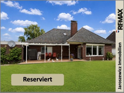 Emden Immobilien Familienfreundlich & seniorengerecht: Großzügiges Haus mit Garten und 2 Garagen Haus kaufen