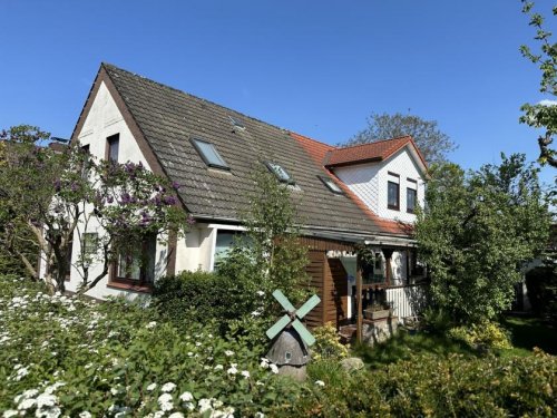 Langen (Landkreis Cuxhaven) Immobilien Zweifamilienhaus (vermietet - ca. 6,4 % Rendite) in ruhiger und dennoch zentraler Lage von Langen Haus kaufen