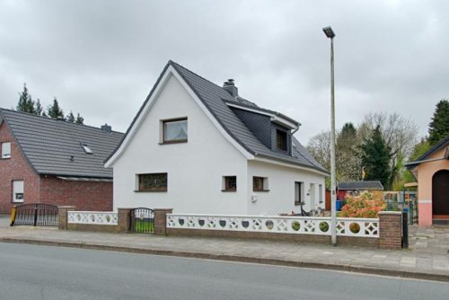 Delmenhorst Immobilien DELMENHORST - Freistehendes Einfamilienhaus auf großem ca. 1.533 m² Grundstück Haus kaufen