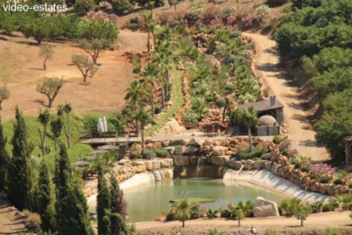 Coin Wohnungen Traumfinca mit eigenem See, Stallungen, Gästehaus Haus kaufen