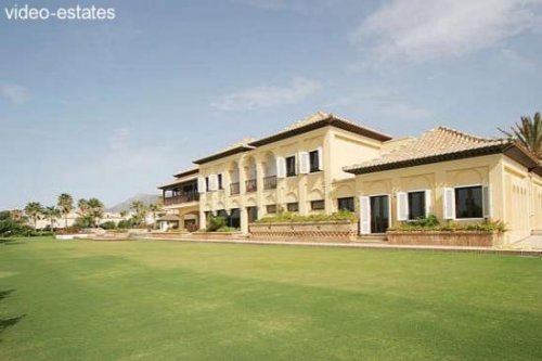 Marbella Wohnungen Villa am Strand mit grossem Grundstück Haus kaufen