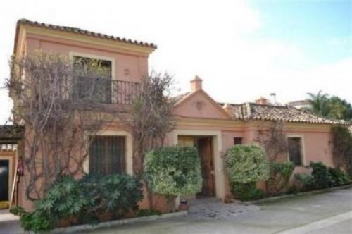 Marbella Mietwohnungen Villa mit zwei Gästehäusern Haus kaufen