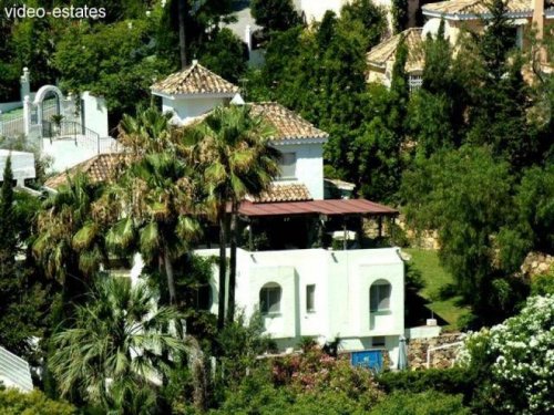Nueva Andalucia Günstige Wohnungen Villa in privater Wohnanlage in der Nähe von Puerto Banus Haus kaufen