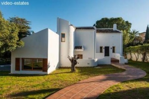 Nueva Andalucia Günstige Wohnungen Villa mit Voll Service in geschlossener Wohnanlage Haus kaufen
