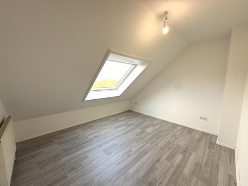 Buchholz (Landkreis Schaumburg) Gewerbe Frisch renovierte 3-Zimmer-Eigentumswohnung mit Balkon und Stellplatz Gewerbe kaufen