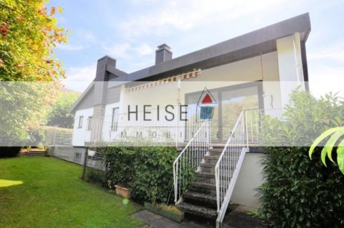 Holzminden Immo 1-Familienwohnhaus mit Einliegerwohnung und Doppelgarage in ruhiger bevorzugter Wohnlage Haus kaufen