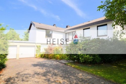 Holzminden Immo 1-Familienwohnhaus mit Einliegerwohnung und Doppelgarage in ruhiger bevorzugter Wohnlage Haus kaufen