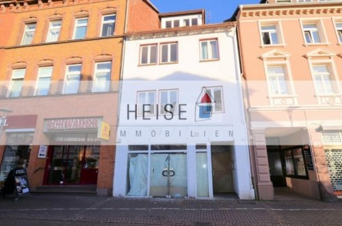 Holzminden Hausangebote Sanierungsbedürftiges Wohn- und Geschäfthaus mit Innenhof in bester Innenstadtlage von Holzminden Haus kaufen