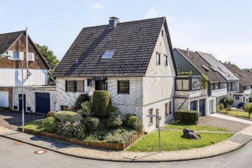 Ratingen 2-Familienhaus Freistehendes Zweifamilienhaus mit drei Garagen in Ratingen-Homberg Haus kaufen