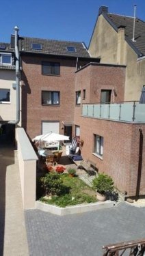 Neuss Wohnungen im Erdgeschoss SOLIDE KAPITALANLAGE: 3-Zimmer-Wohnung mit Terrasse, kleinem Garten in ruhiger Lage (barrierefrei) Wohnung kaufen