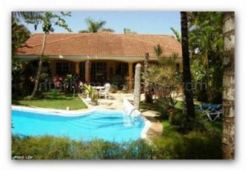 Sosúa/Dominikanische Republik Hausangebote Sosúa: Gepflegte Villa mit großem Grundstück in privilegierter Wohnanlage von Sosúa, drei Schlafzimmer, zwei Bäder, und 