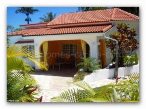 Sosúa/Dominikanische Republik Immobilienportal Sosúa: Komplett neu renovierte Villa mit 95 m² (1022 sqft) Wohnfläche auf 746 m² (8027 sqft) Grundstück mit Pool in Haus