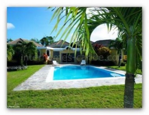 Sosúa/Dominikanische Republik Inserate von Häusern Sosua: Große Villa mit 305 qm (3 283 sqft) Wohnfläche auf 1800 qm (19 368 sqft) Grundstück, drei Schlafzimmer, drei ein halb 