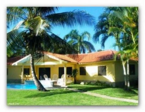 Sosúa/Dominikanische Republik Immobilienportal Sosua: Neue Villa mit 160 m² (1 722 sqft) Wohnfläche auf 1541 m² (16 578 sqft) Grundstück, drei Schlafzimmer, drei Bäder in
