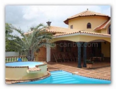Sosúa/Dominikanische Republik Sosua: Villa mit 215 qm (2300 sqft)Wohnfläche, drei Schlafzimmer, vier Bäder mit Pool in privater Wohnanlage mit Meerblick. 