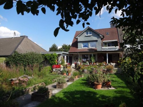 Emmerich am Rhein Emmerich: Kapitalanlage - Zweifamilienhaus mit schönem Garten und großer Garage Haus kaufen