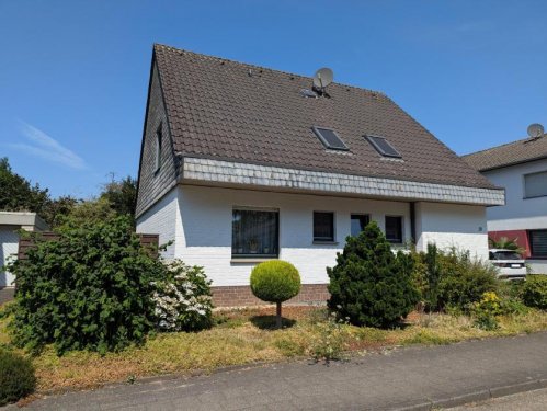 Alpen Häuser mit Garten Freistehendes Einfamilienhaus mit Garten, Balkon und Garage in ruhiger Wohnlage Haus kaufen
