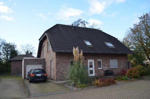 Neukirchen-Vluyn Immobilien Großes Ein- bis Zweifamilienhaus aus 2001 in schöner Sackgassenlage von Vluyn Haus kaufen